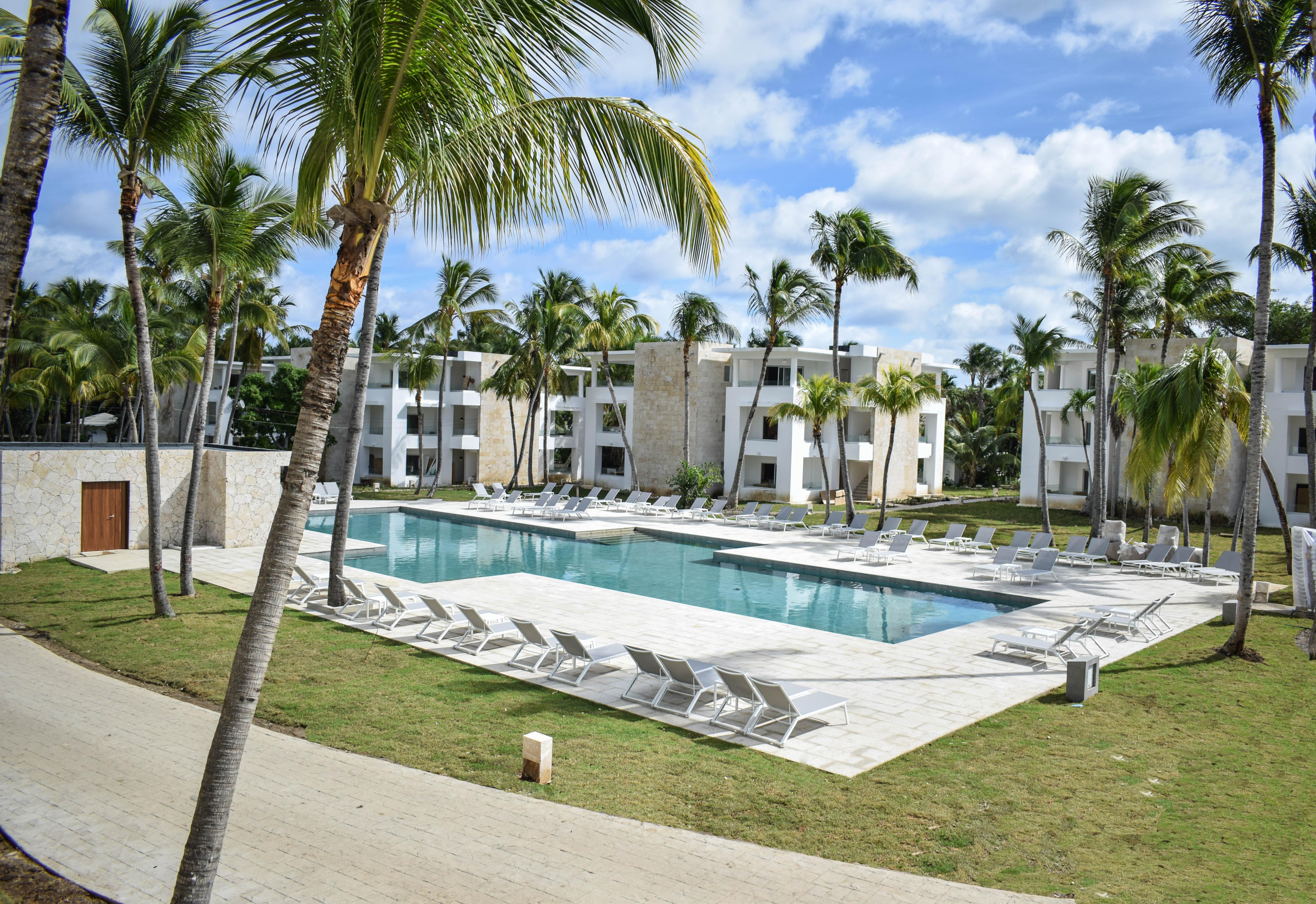 Grand Bavaro Princess (Adults Only) Zewnętrze zdjęcie The swimming pool at the resort