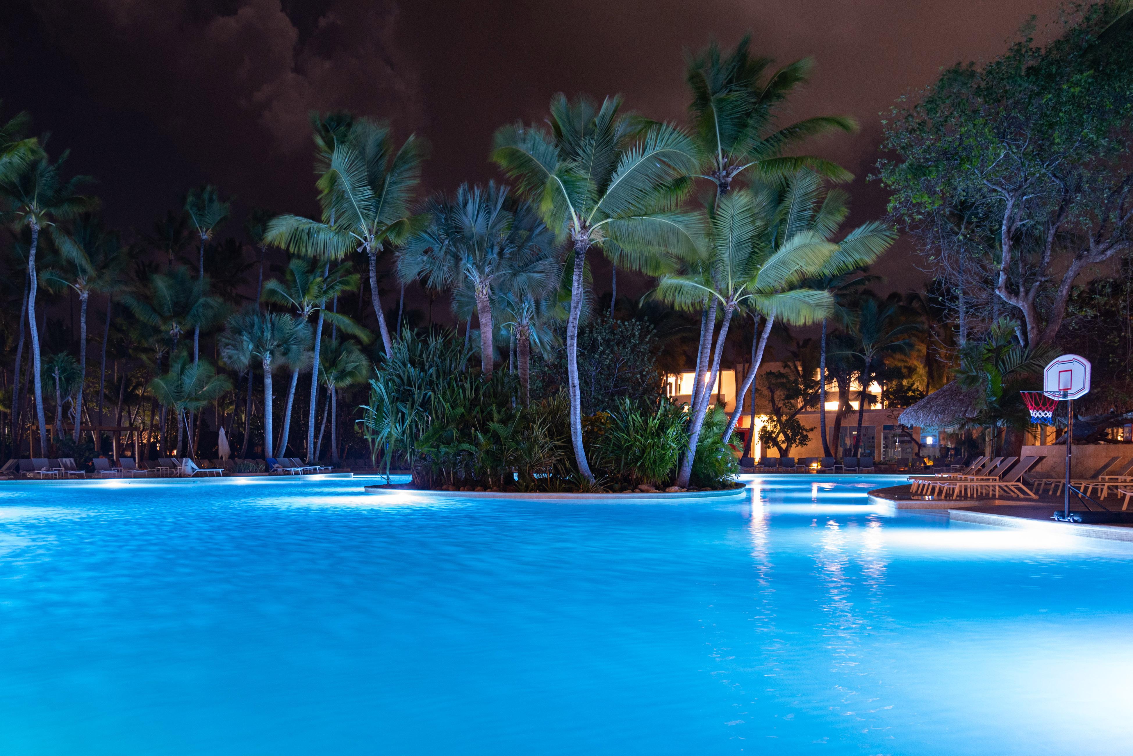 Grand Bavaro Princess (Adults Only) Zewnętrze zdjęcie The swimming pool at the resort