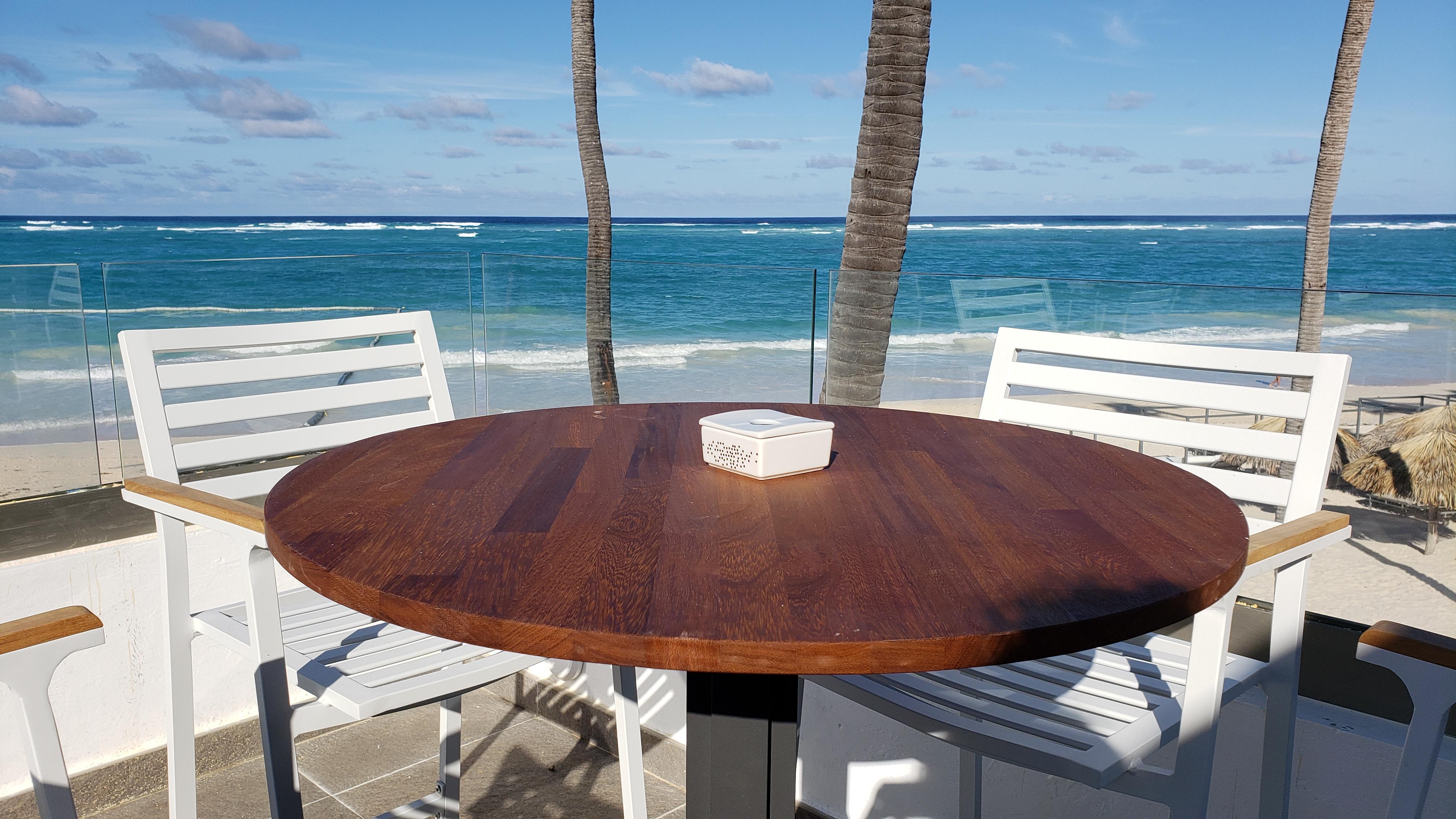 Grand Bavaro Princess (Adults Only) Zewnętrze zdjęcie A table with a round top
