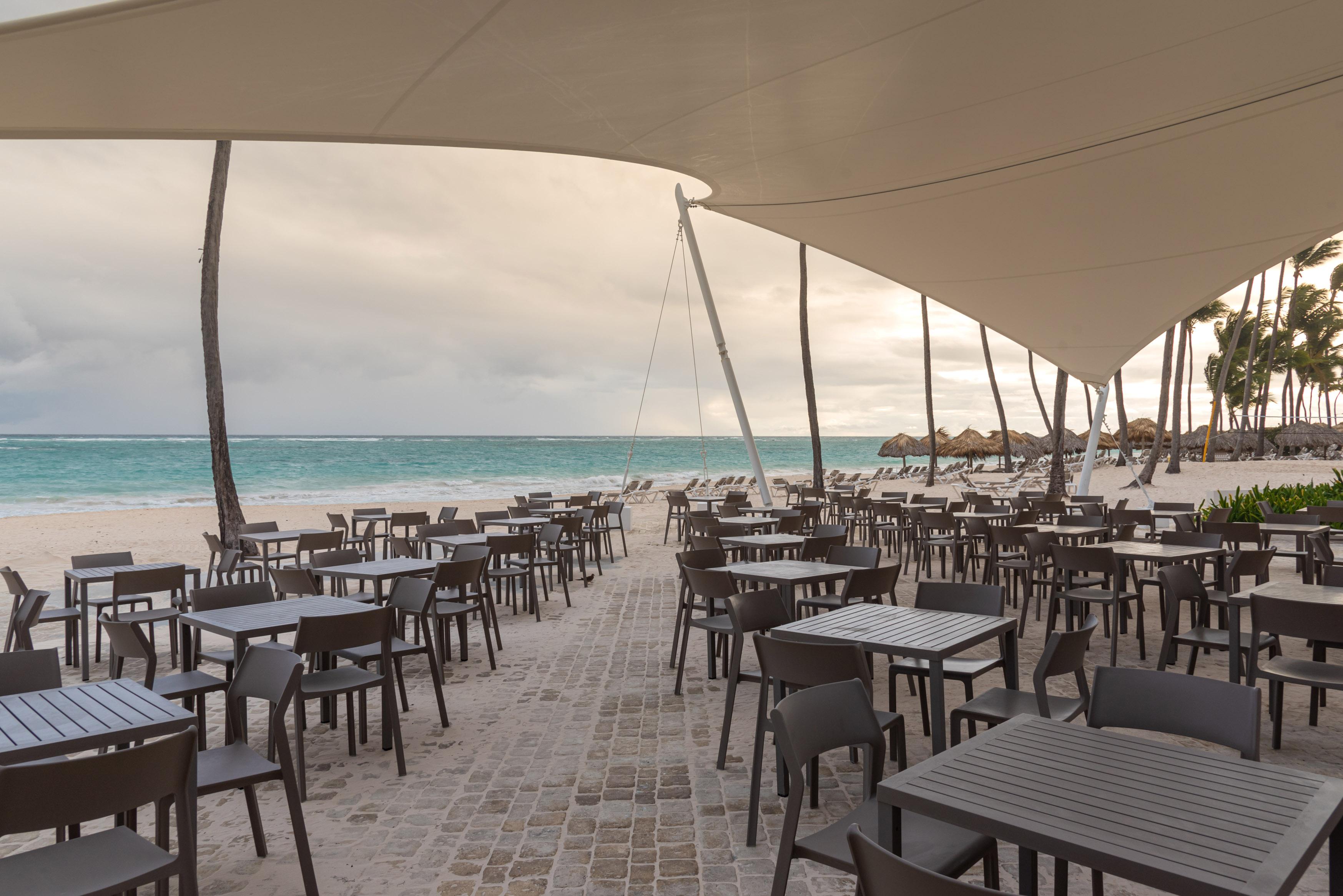 Grand Bavaro Princess (Adults Only) Zewnętrze zdjęcie Beachfront restaurant