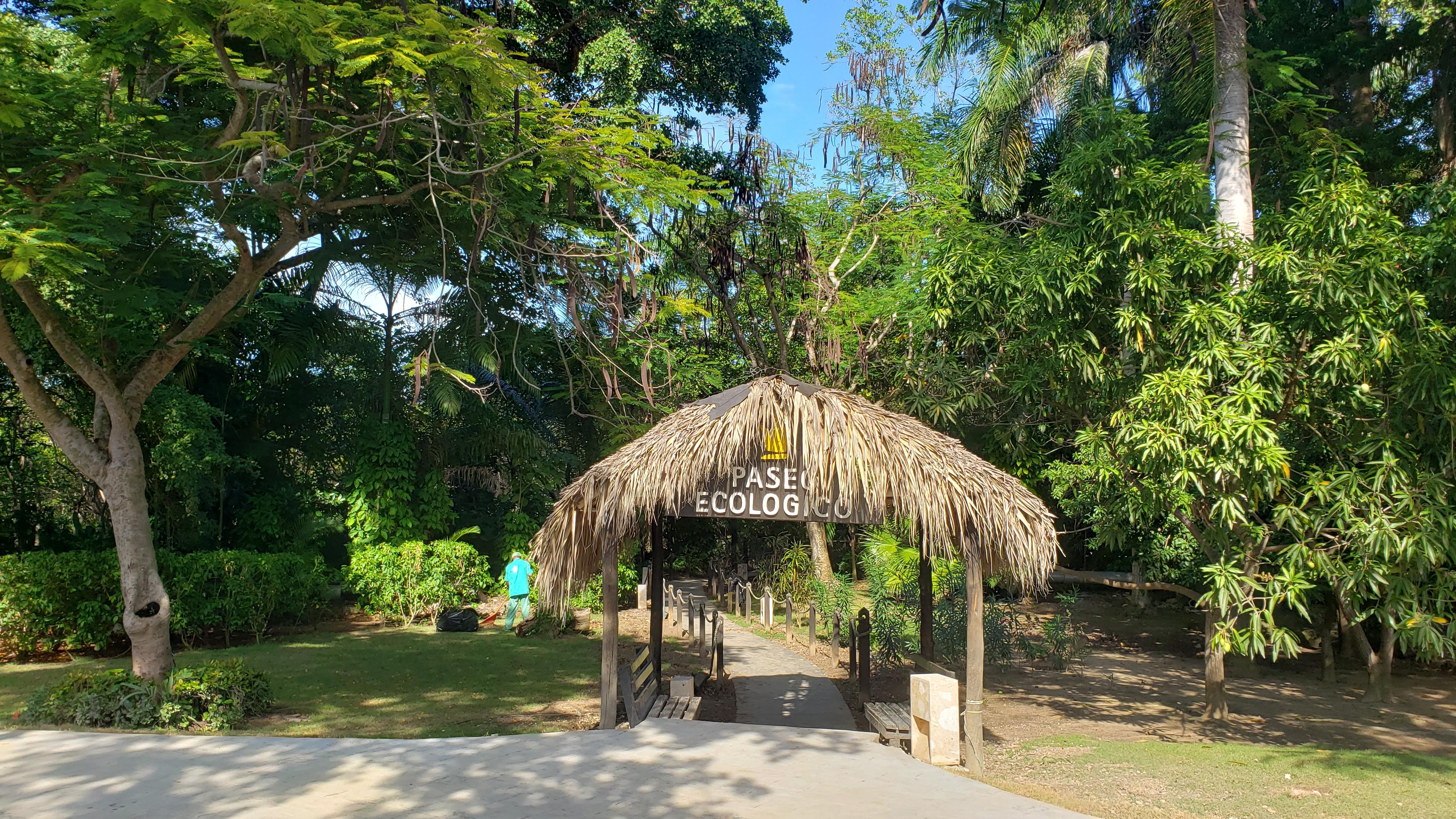 Grand Bavaro Princess (Adults Only) Zewnętrze zdjęcie Entrance to the park